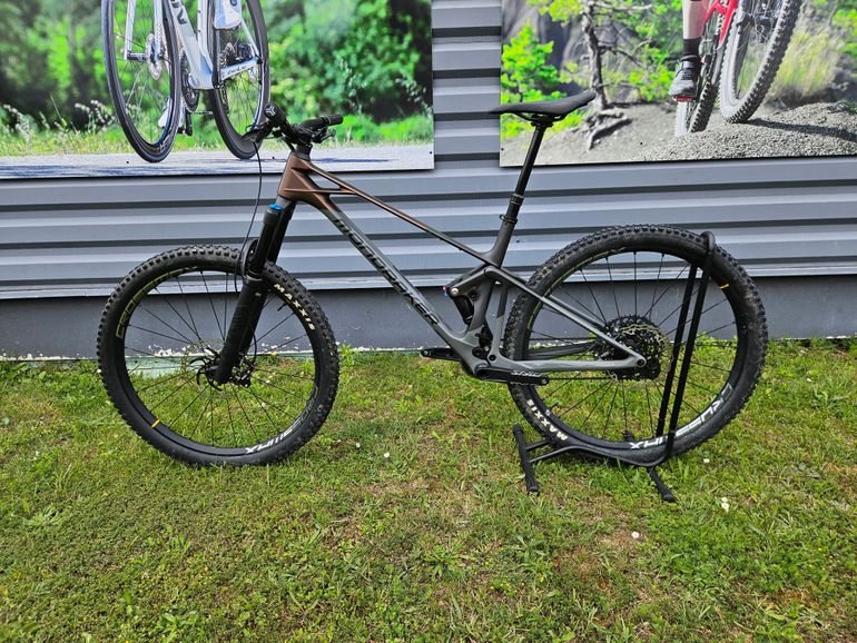 Used Mondraker RAZE CARBON R 2024 2024 Mountainbike — image 2 of 5