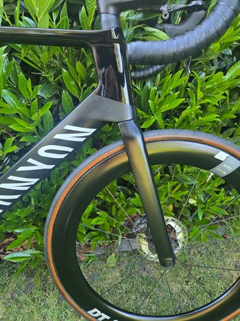 Used Canyon Aeroad CF SLX 8 Disc Di2 2023 2023 Road & Gravel, Black — image 4 of 7