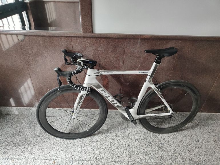 Used Giant propel Giant propel Custom Shimano Ultegra Di2 2017 Road & Gravel — image 1 of 6