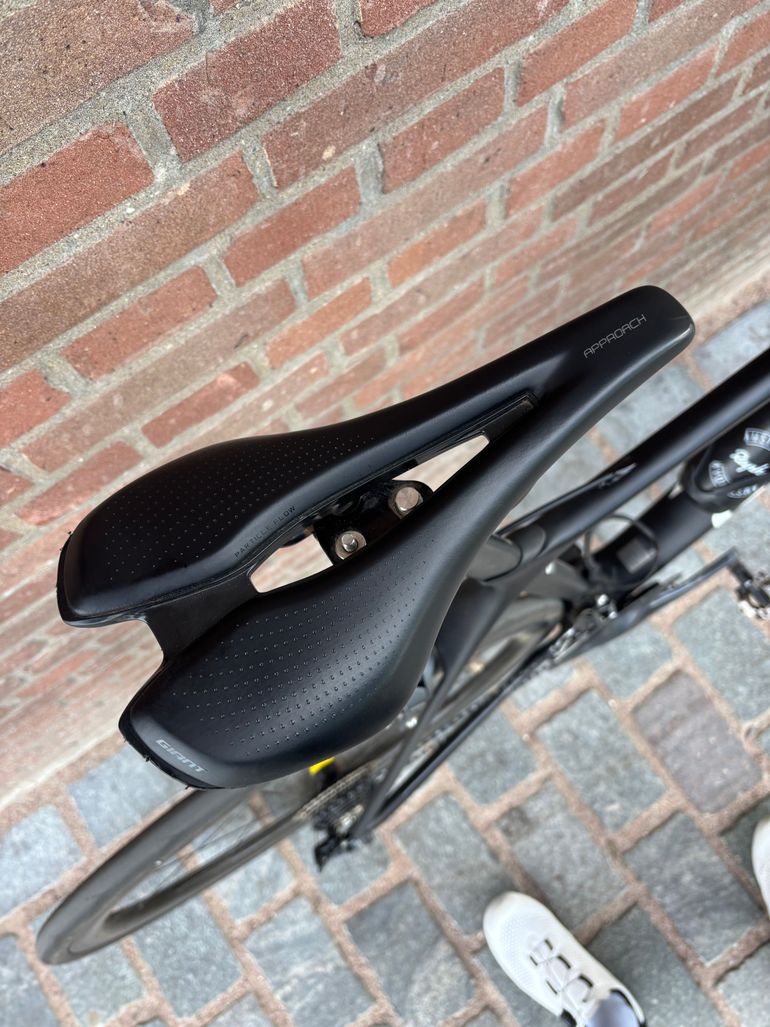 Used Giant TCR, Advanced Pro 1 2021 2021 Road & Gravel, Black — image 7 of 8