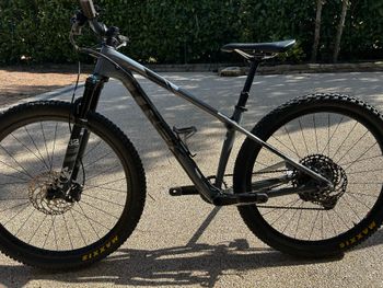 Used Trek Trek Procaliber 9,7 2020 Mountainbike, Light Gray — image 2 of 6