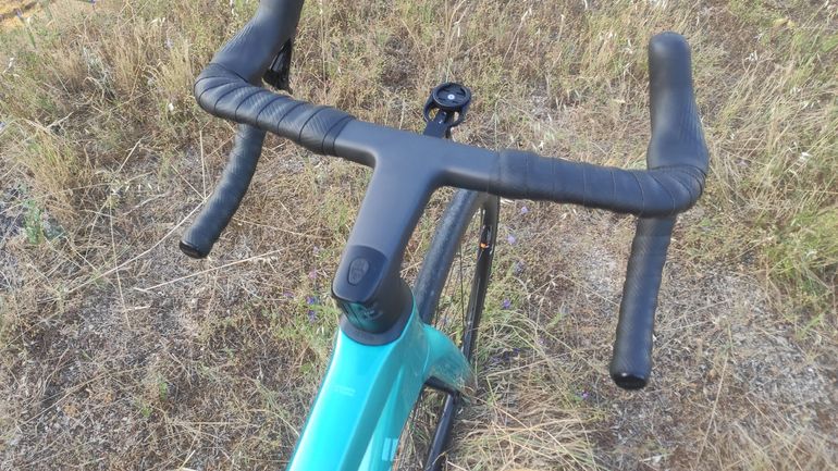 Used Bianchi Specialissima COMP Ultegra Di2 2025 2025 Road & Gravel, Black — image 3 of 10