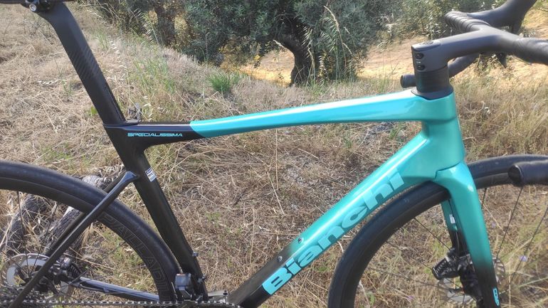 Used Bianchi Specialissima COMP Ultegra Di2 2025 2025 Road & Gravel, Black — image 2 of 10