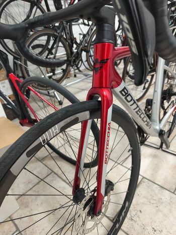 Used Bottecchia 8Avio Evo Shimano 105 Di2 2024 Road & Gravel, Light Gray — image 10 of 12
