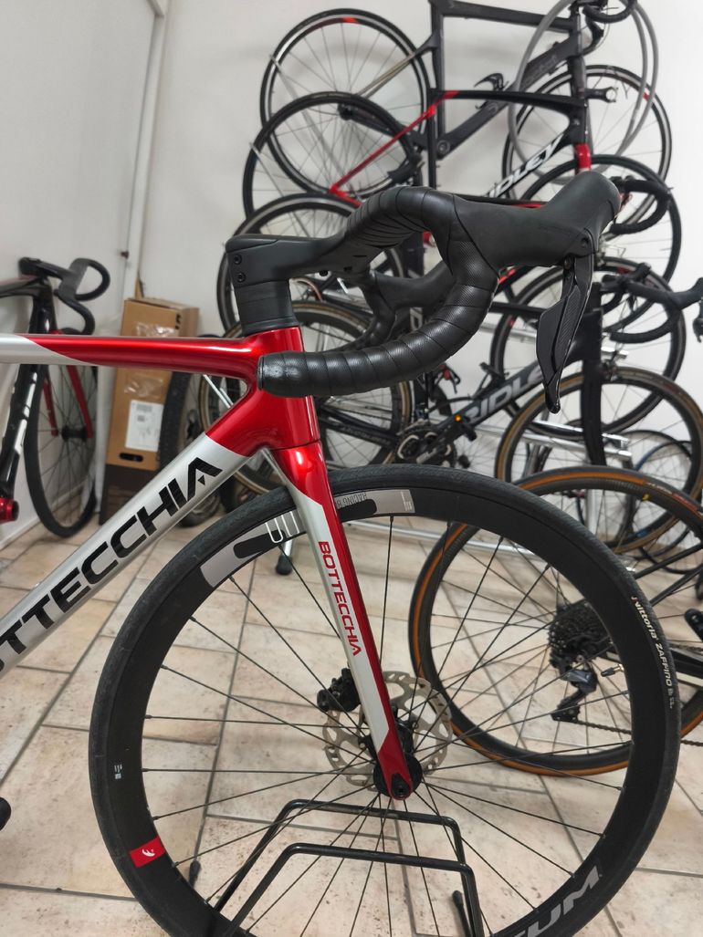 Used Bottecchia 8Avio Evo Shimano 105 Di2 2024 Road & Gravel, Light Gray — image 3 of 12