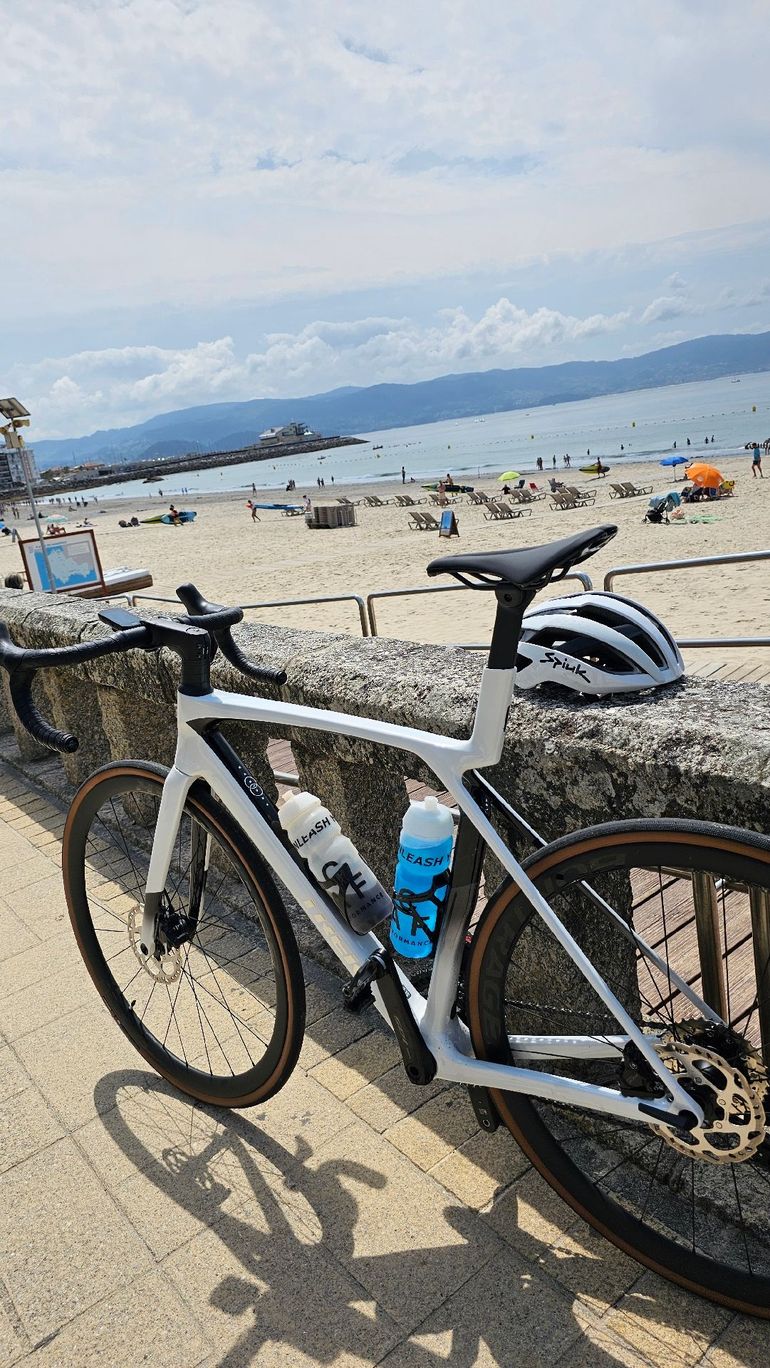 Used Trek Madone SL 6 Gen 8 2025 2025 Road & Gravel, White — image 5 of 6