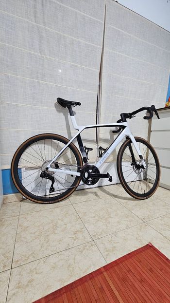 Used Trek Madone SL 6 Gen 8 2025 2025 Road & Gravel, White — image 6 of 6