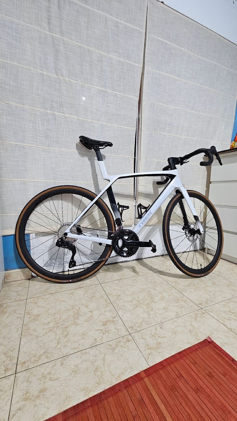 Used Trek Madone SL 6 Gen 8 2025 2025 Road & Gravel, White — image 6 of 6