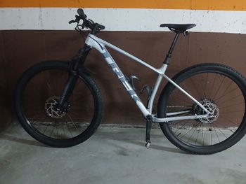 Used Trek Procaliber 8 2025 2025 Mountainbike — image 2 of 11