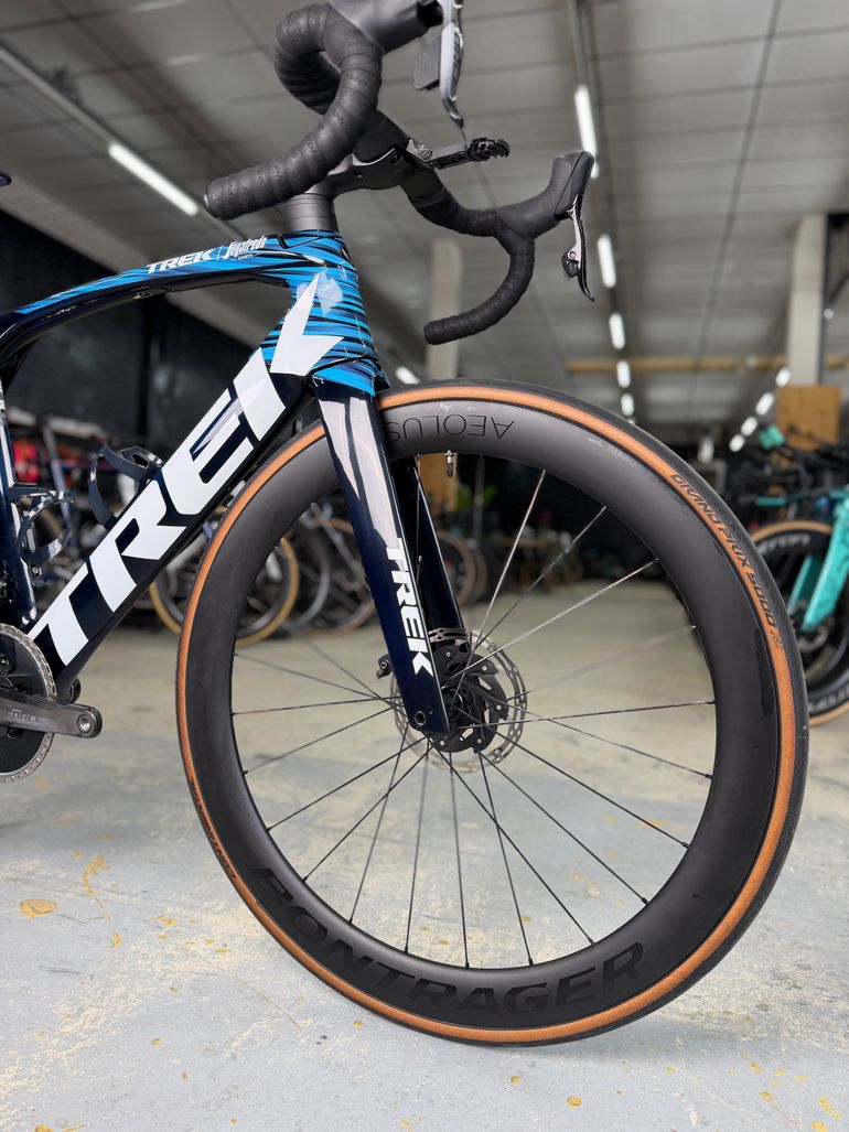 Used Trek Madone SLR 7 eTap 2021 2021 Road & Gravel, Blue — image 3 of 22