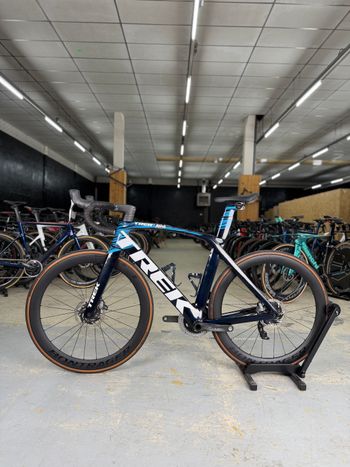 Used Trek Madone SLR 7 eTap 2021 2021 Road & Gravel, Blue — image 14 of 22