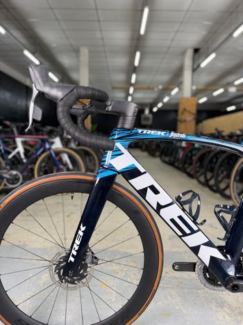 Used Trek Madone SLR 7 eTap 2021 2021 Road & Gravel, Blue — image 16 of 22