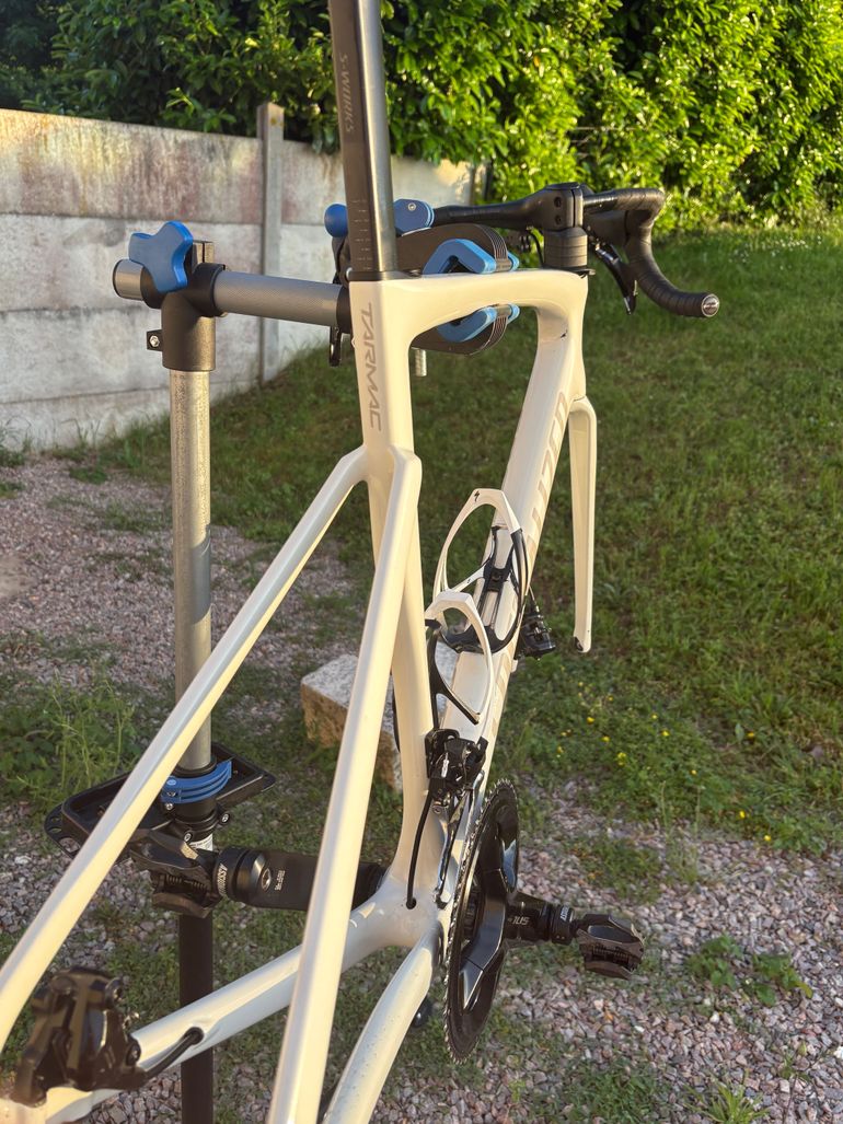 Used Specialized Tarmac SL7 Sport - Shimano 105 2024 2024 Road & Gravel — image 8 of 9