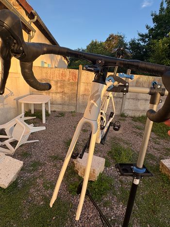 Used Specialized Tarmac SL7 Sport - Shimano 105 2024 2024 Road & Gravel — image 6 of 9