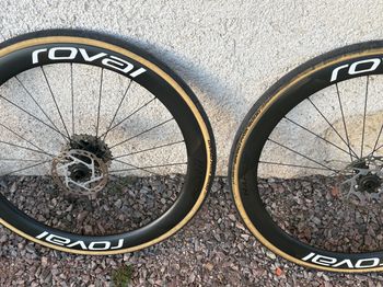 Used Specialized Tarmac SL7 Sport - Shimano 105 2024 2024 Road & Gravel — image 4 of 9