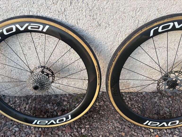 Used Specialized Tarmac SL7 Sport - Shimano 105 2024 2024 Road & Gravel — image 5 of 9