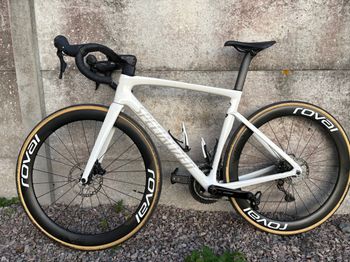 Used Specialized Tarmac SL7 Sport - Shimano 105 2024 2024 Road & Gravel — image 2 of 9