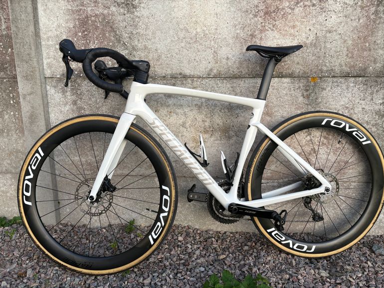 Used Specialized Tarmac SL7 Sport - Shimano 105 2024 2024 Road & Gravel — image 2 of 9