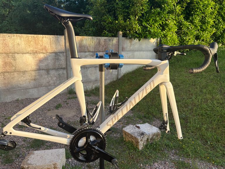 Used Specialized Tarmac SL7 Sport - Shimano 105 2024 2024 Road & Gravel — image 7 of 9