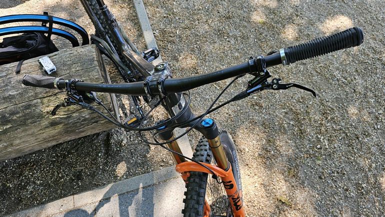 Used Propain Hugene CF 29" Highend 2022 2022 Mountainbike, Light Gray — image 12 of 19