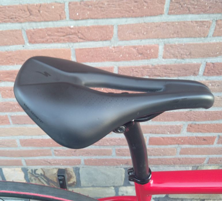 Used Specialized Tarmac SL6 Sport 2022 2022 Road & Gravel, Red — image 5 of 13