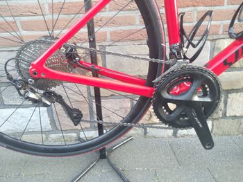 Used Specialized Tarmac SL6 Sport 2022 2022 Road & Gravel, Red — image 3 of 13