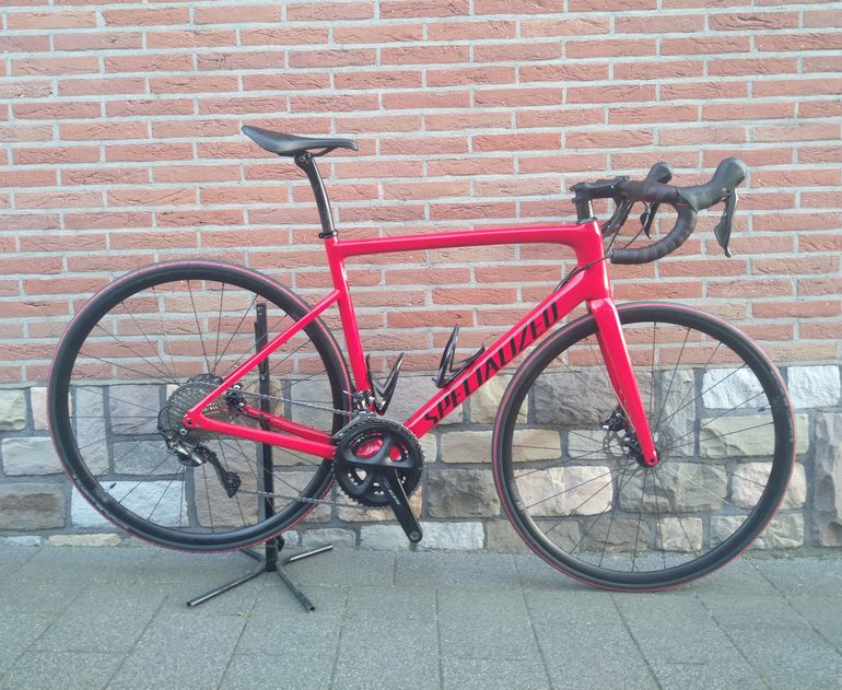 Used Specialized Tarmac SL6 Sport 2022 2022 Road & Gravel, Red — image 1 of 13