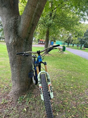 Used Trek Slash 9.8 GX 2022 2022 Mountainbike, Blue — image 3 of 6