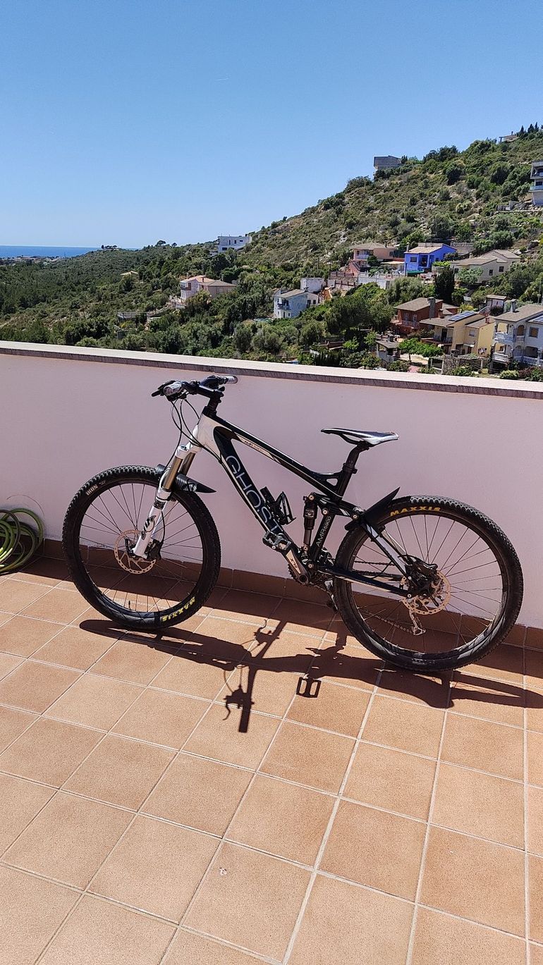 Used Ghost AMR Shimano SLX 2011 Mountainbike, Schwarz — image 1 of 3