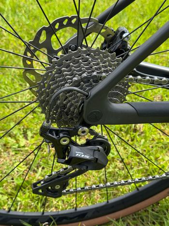 Used Canyon Endurace CF 7 2022 2022 Road & Gravel, Negro — image 3 of 9