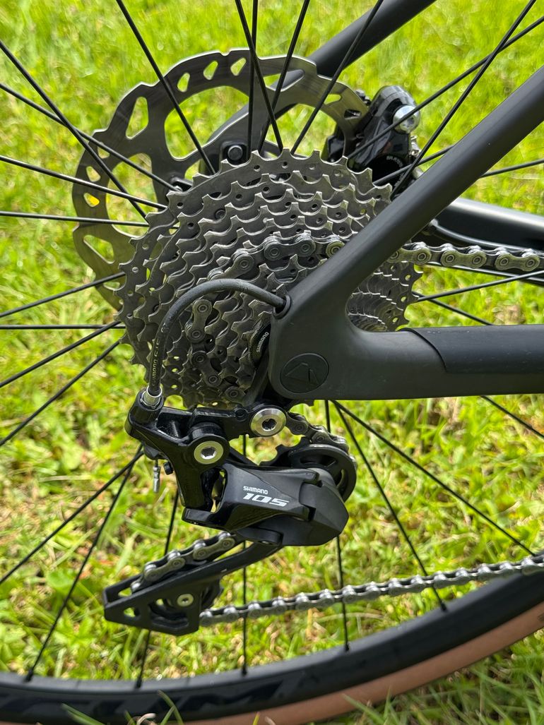 Used Canyon Endurace CF 7 2022 2022 Road & Gravel, Negro — image 3 of 9