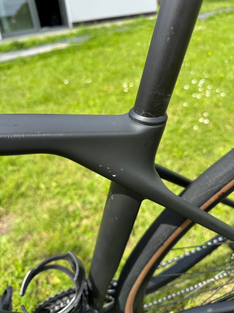 Used Canyon Endurace CF 7 2022 2022 Road & Gravel, Negro — image 7 of 9