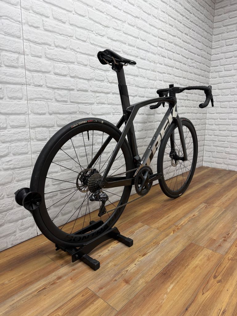 Used Trek Madone SL 7 Gen 6 2023 2023 Road & Gravel, Light Gray — image 3 of 6