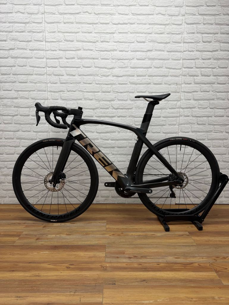 Used Trek Madone SL 7 Gen 6 2023 2023 Road & Gravel, Light Gray — image 4 of 6