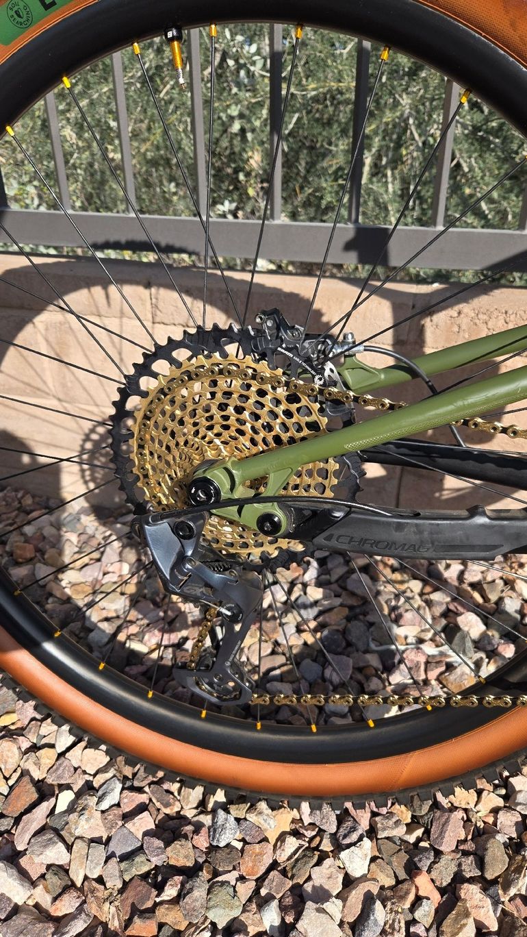 Used Chromag Chromag Darco 2023 Mountainbike, Green — image 2 of 15