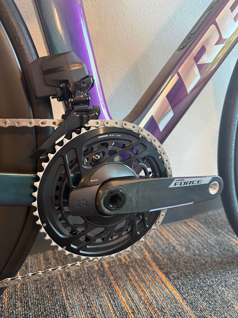 Used Trek Madone SLR 7 eTap 2022 2022 Road & Gravel, Green — image 4 of 8