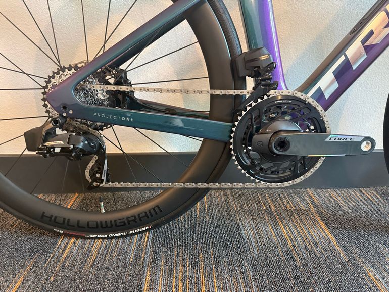 Used Trek Madone SLR 7 eTap 2022 2022 Road & Gravel, Green — image 3 of 8