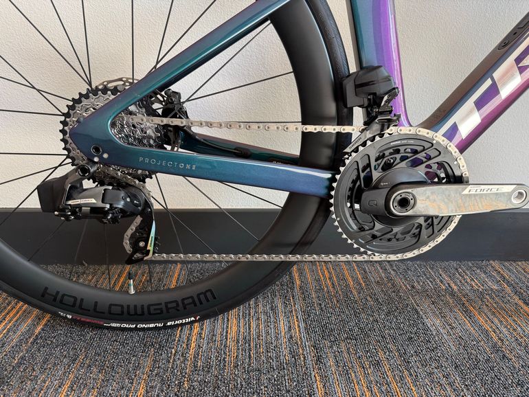 Used Trek Madone SLR 7 eTap 2022 2022 Road & Gravel, Green — image 3 of 8