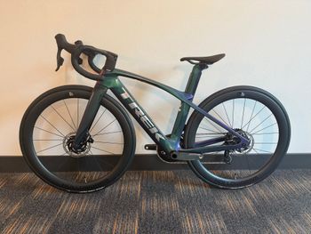Used Trek Madone SLR 7 eTap 2022 2022 Road & Gravel, Green — image 6 of 8