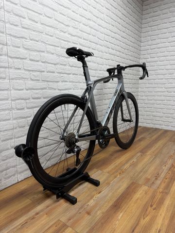 Used Trek Madone 9.5 2018 2018 Road & Gravel, Light Gray — image 3 of 6