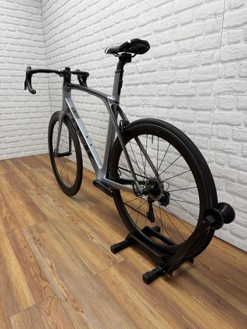Used Trek Madone 9.5 2018 2018 Road & Gravel, Light Gray — image 6 of 6
