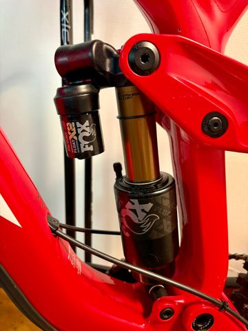 Used Trek Session C 27.5 Frameset 2023 2023 Mountainbike, Red — image 3 of 5