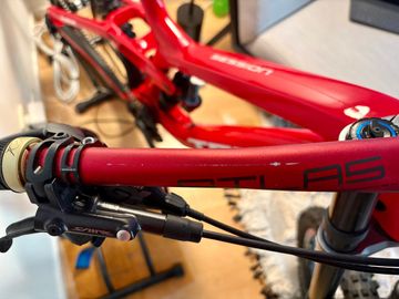 Used Trek Session C 27.5 Frameset 2023 2023 Mountainbike, Red — image 5 of 5
