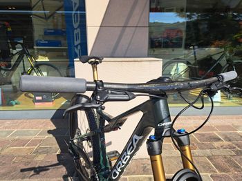 Used Orbea OIZ M-TEAM AXS 2025 2025 Mountainbike, Green, 29 — image 5 of 7