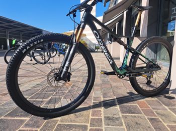 Used Orbea OIZ M-TEAM AXS 2025 2025 Mountainbike, Green, 29 — image 4 of 7