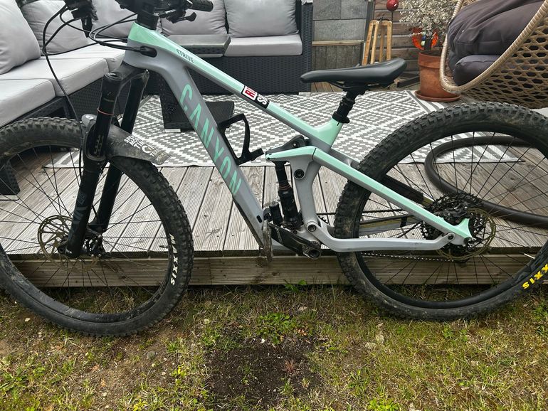 Used Canyon Strive CF 7 2021 2021 Mountainbike — image 1 of 9