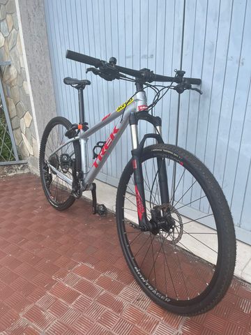 Trek X-caliber 2021 XT 2021 Mountainbike usato, Grigio chiaro — immagine 2 di 12