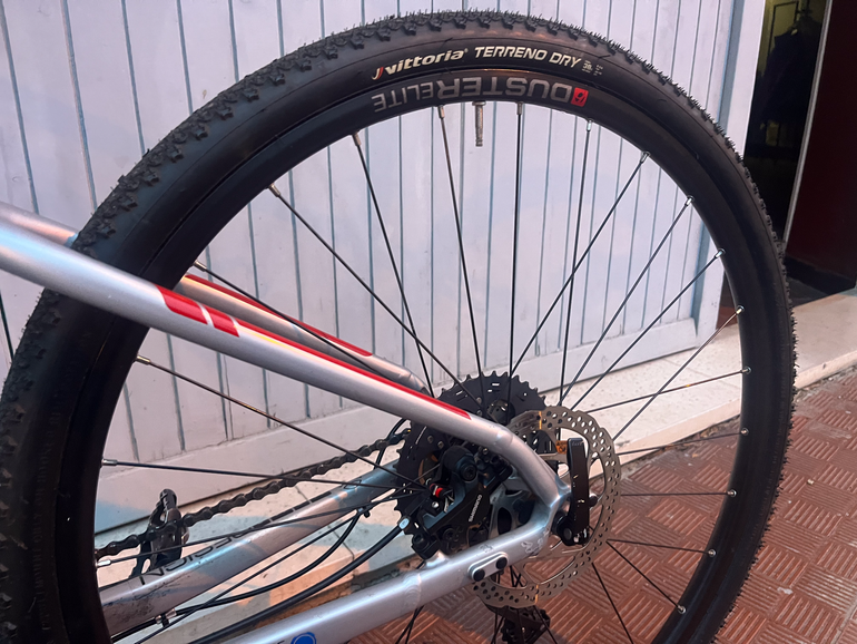 Used Trek X-caliber 2021 XT 2021 Mountainbike, Light Gray — image 8 of 12