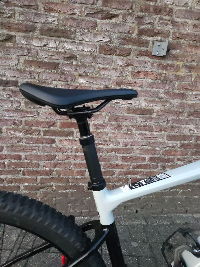 Used Focus Raven Shimano Deore XT 2025 Mountainbike, Light Gray — image 15 of 20