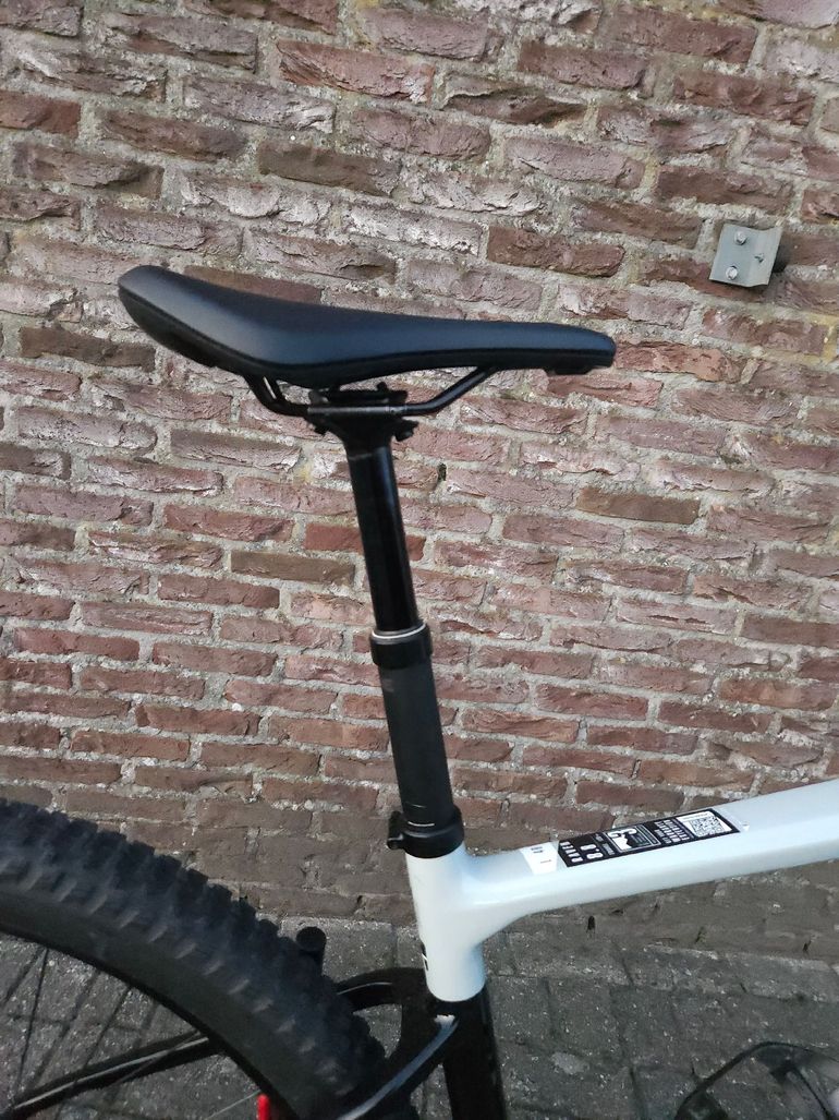 Used Focus Raven Shimano Deore XT 2025 Mountainbike, Light Gray — image 13 of 20